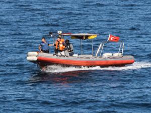 İzmir'de kaçakları taşıyan tekne battı!