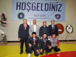 Erzurumlu güreşcilerden büyük başarı
