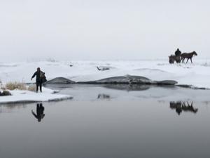 Kars'ta eksi 20'de balık avlıyorlar