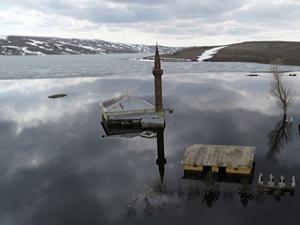 Kars'ta sular altında kalan cami ilk kez havadan görüntülendi