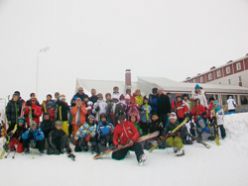 Temel eğitim kayak kursları sürüyor