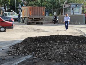 Lastiği patlayan kamyon paniğe neden oldu