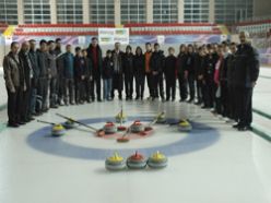 Erzurum'da curling sporu ilgi gördü