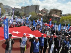 Türk KAMU-SEN mitinginde HES protestosu