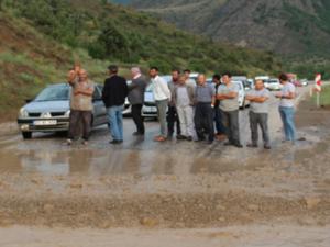 Oltu Narman kara yolu kapandı