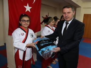 Oltulu tekvandocular Erzurumdan 5 madalya çıkardı