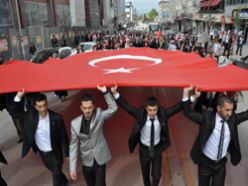 Türk şöleni bayrak yürüyüşle başladı