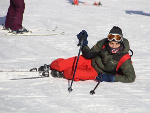 Palandöken'de düşe kalka kayak keyfi