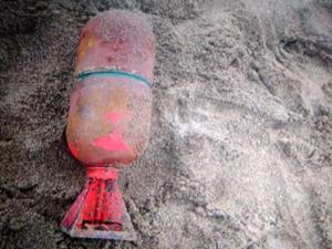 Sakarya'da sahile denizaltı bombası vurdu