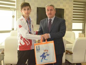 Şampiyon Taekwondoculara ödül