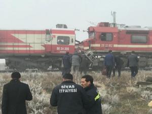 Sivas'ta yolcu treni ile yük treni çarpıştı! Yaralılar var...