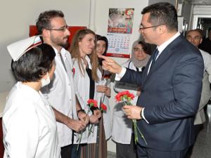 Vali Memiş'ten sağlık çalışanlarına Tıp Bayramı ziyareti