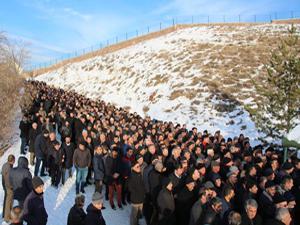 Yolda yürürken kalp krizi geçirdi