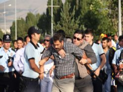Erzurum'da karaborsacı ve polis arbedesi