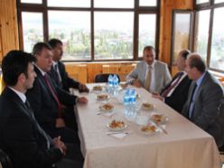 Vali Öztürk  Ardahan Valisini ziyaret etti