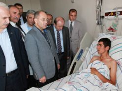 Bakan Akdağ, yaralı askerleri ziyaret etti