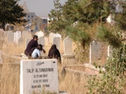 Erzurum'da mezarlıklar doldu taştı