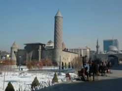 Erzurum yılın ilk gününde buz kesti