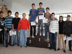 ETÜ'de satranç ve masa tenisi turnuvası