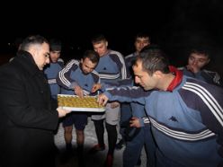 Başkan Cengiz'den futbolculara tatlı jest