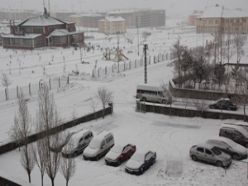 Erzurum'da 200 köy yolu kapandı