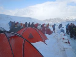 Dağcılar Konaklı kayak merkezi'nde kamp yaptı