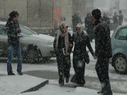 Erzurum'da kar yağışı etkili oluyor