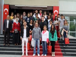 İzmirli öğrenciler Atatürk Üniversitesi'ni gezdi