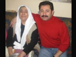 Nurullah Akçayır annesini kaybetti