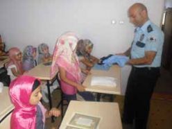 Tortum'da polis çocukları sevindirdi