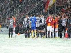 Galatasaray-Juventus maçı ertelendi