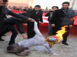 Erzurum'da Öcalan'ın maketini yaktılar