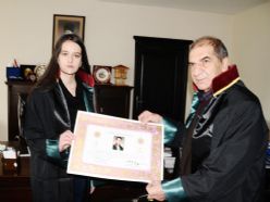 Erzurum'da genç avukata ruhsat ve yemin töreni