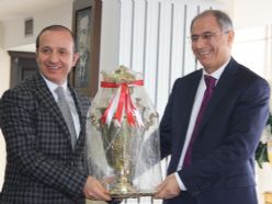 Bakan Ala,  Büyükşehir Belediyesi'ni ziyaret etti