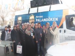 Palandöken'de AKP'li kadınlar arı gibi çalışıyor