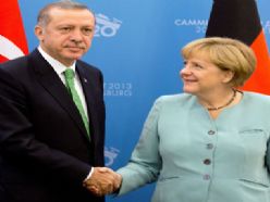 Erdoğan: Almanya konuşmama izin vermeyerek intihar ediyor