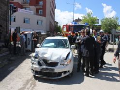 Polis otosu takla attı: 2 yaralı