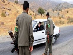 PKK Yol kesti, araç yaktı