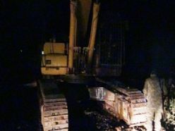 Karlıova'da iş makinesini yaktılar