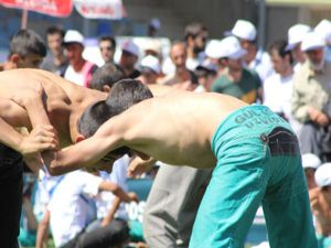Erzurum'da Altınkemer Karakucak güreşleri