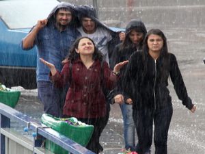 Erzurum'da sağanak yağış...