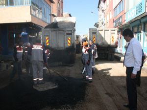 Pasinler'de Cumhuriyet Caddesi 1. etap asfalta kavuştu