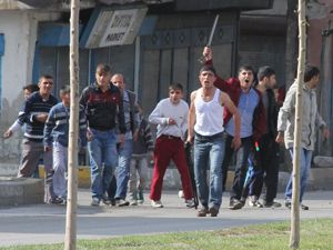 Flaş... Erzurum'da Kobani protestosu: 3 yaralı