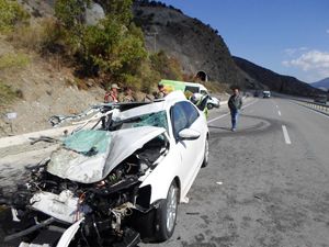 Bal yüklü araç kaza yaptı: 2 yaralı