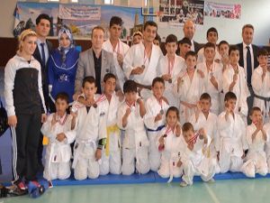 Erzurumlu Judocular Karadeniz'de esecek
