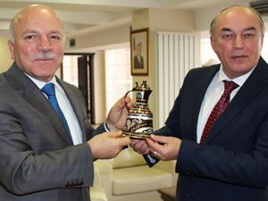 Talanov, Başkan Sekmen'i ziyaret etti