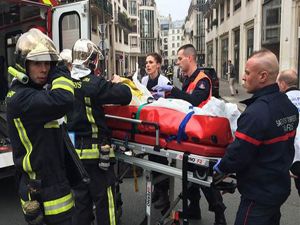 Paris'te İslam karşıtı dergiye saldırı: 12 ölü