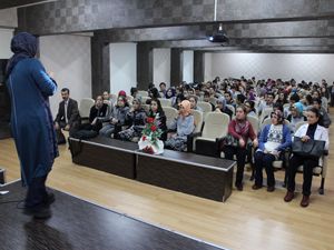 Erzurum'da ''güvenli internet kullanımı'' semineri