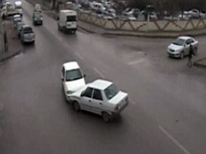 Erzurum'da trafik kazaları mobese kameralarına yansıdı