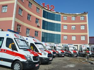 Takip sistemli ambulanslar hastalar için yollarda